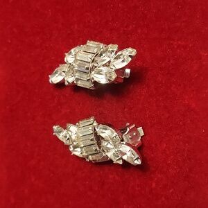 Beautiful clip rhinestone earrings 50s Style